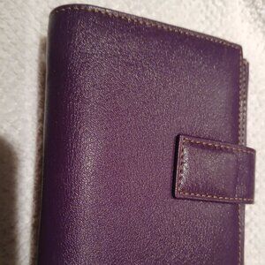 Simple all leather wallet. Aubergine.